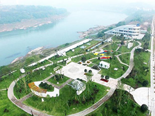 廣安市鄰水縣污水處理站，廣安市政協(xié)人資環(huán)委帶領(lǐng)鄰水縣政協(xié)與縣住建局相關(guān)負(fù)責(zé)人，到鄰水縣各鄉(xiāng)鎮(zhèn)專項(xiàng)督導(dǎo)污水處理廠（站）建設(shè)與運(yùn)行情況